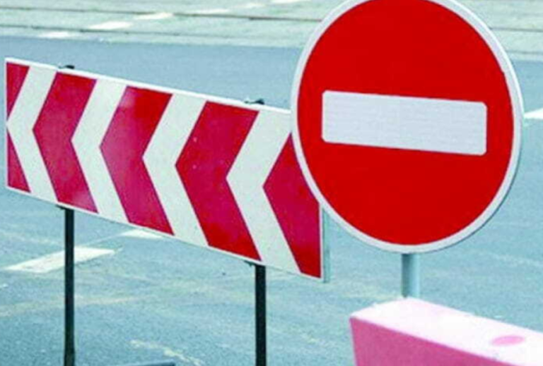 Пошкоджені авто заблокували вулиці: де в Києві зараз утруднений рух — ФОТО