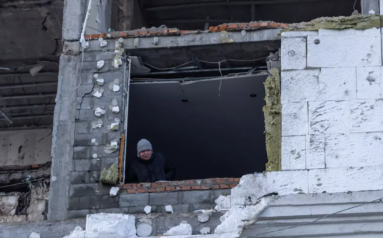 48 годин виживання: як рятувальники ДСНС Києва евакуювали та надавали допомогу після обстрілів — ФОТО, ВІДЕО