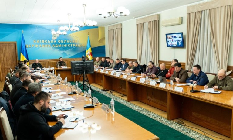 Під головуванням Миколи Калашника Рада оборони Київщини розглянула безпеку, відновлення після атак, енергетичні питання та підготовку до свят