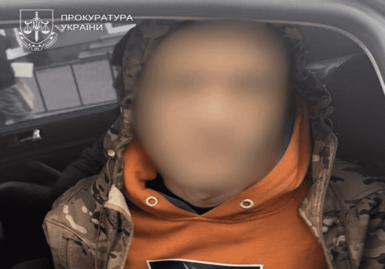 Київський кур’єр під виглядом «операції сина» та продажу канабісу виманив у пенсіонерки $7 800 і перераховував кошти на криптогаманець РФ