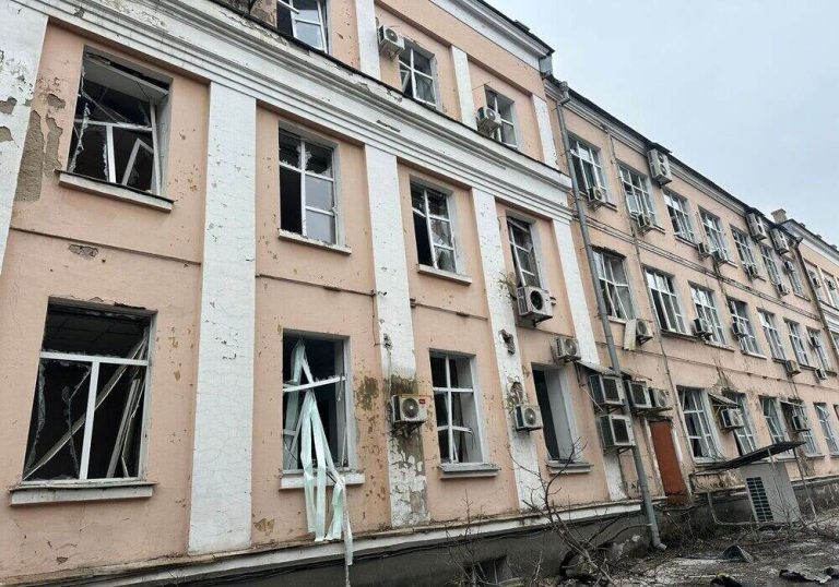 Будівлю Міністерства освіти і науки в Києві пошкоджено внаслідок атаки РФ — освіта під обстрілом