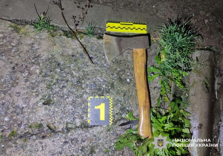 2,7 проміле і сокира: на Київщині чоловіка підозрюють у тяжких тілесних ушкодженнях знайомого, взято під арешт