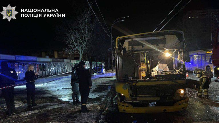 На Виноградарі в Києві пролунав вибух автобуса — постраждалих немає