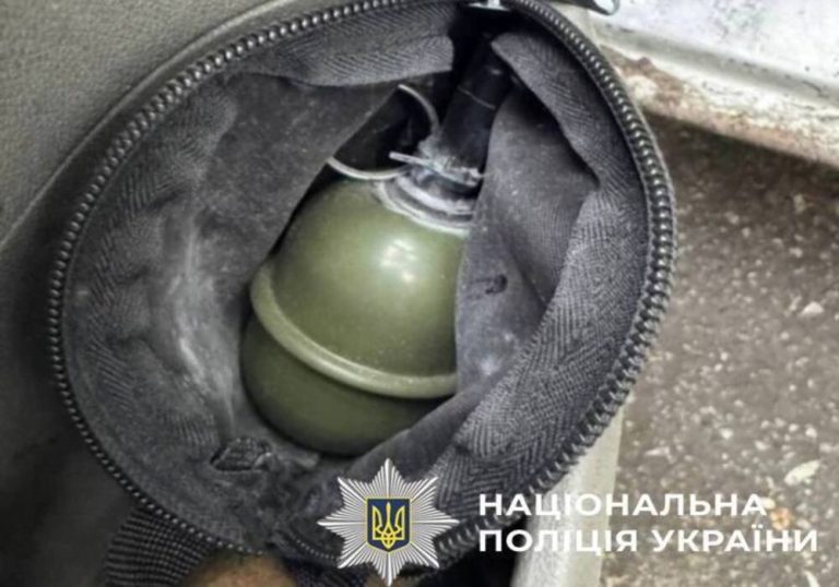 У Києві двох іноземців засудили до 8 років за вимагання 5 тис. грн у киянина під погрозою гранати