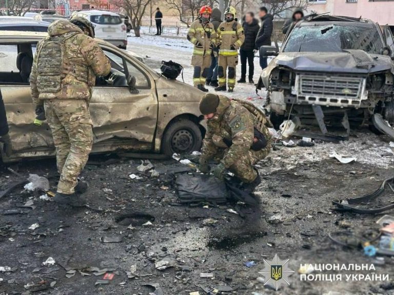 Вибух у Києві поранив військовослужбовця та його знайому