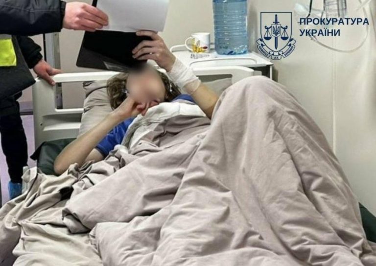 Київ у жаху через замах на вчительку та однокласника