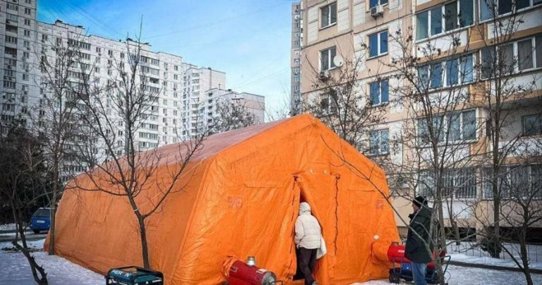 Київ у морози без світла й тепла: де кияни можуть зігрітися