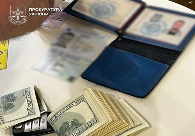 У Києві судитимуть чоловіків, які за $10–14 тис. продавали зняття з розшуку та «броні» для військовозобов’язаних