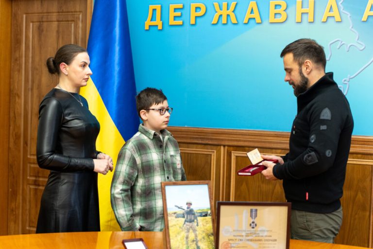 Пам’ять живе: на Київщині родині загиблого бійця ССО Віталія Жеребчука вручили державні нагороди