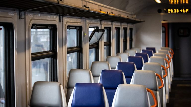 У столиці почали курсувати 13 шатлів між Дарницею та Видубичами