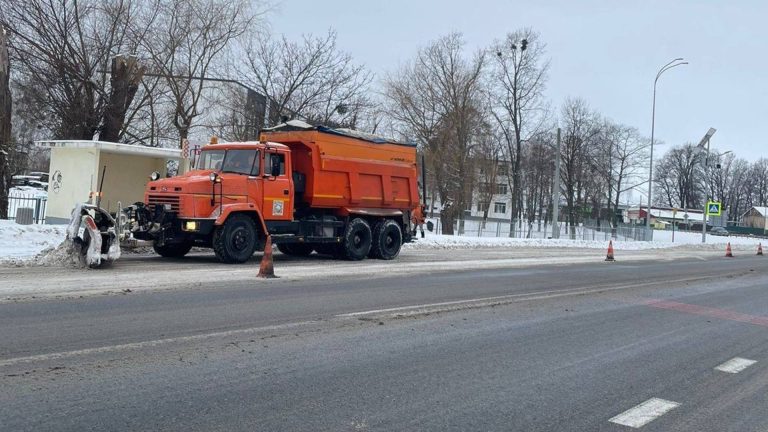 На Київщині для боротьби з ожеледицею задіяні 229 одиниць спецтехніки й 287 дорожніх працівників