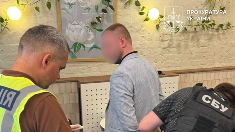 У Києві трьох чоловіків притягнуть до суду за організацію фіктивних бронювань