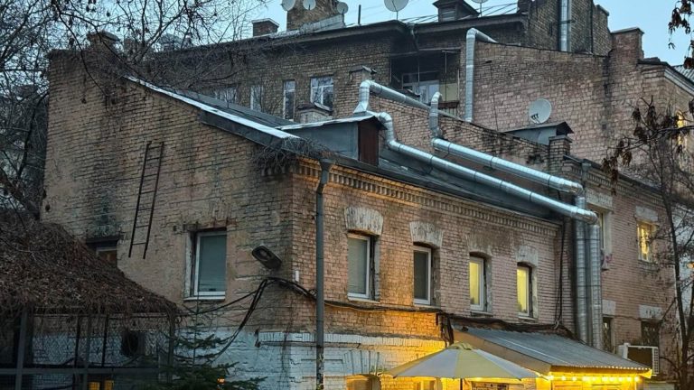 Кличко наклав мораторій на забудову «Дворика з воронами» на Рейтарській