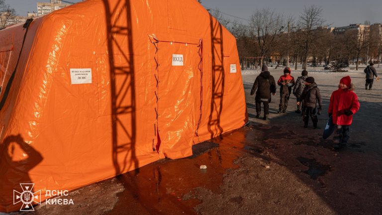 130 пунктів незламності ДСНС: допомогу отримали 39 тисяч киян у Києві та області