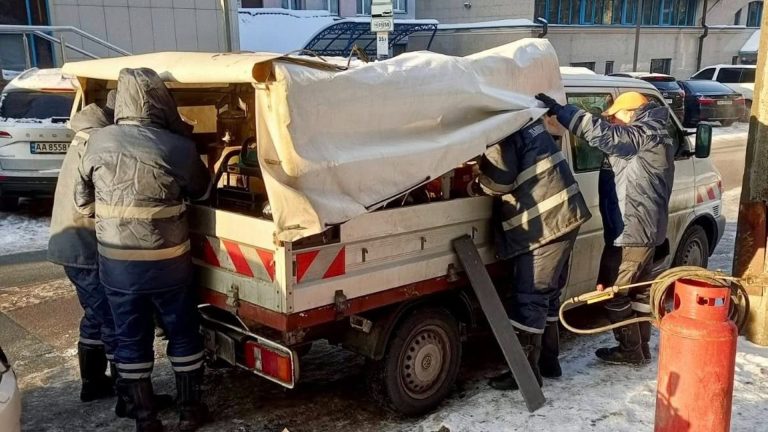 Шість львівських бригад відновлюють теплопостачання в Києві