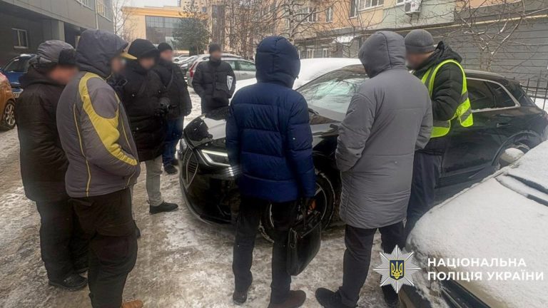 Київський медик організував за 20 тисяч євро вивезення військовозобов’язаних за кордон