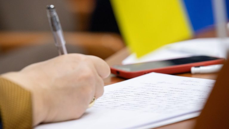 У Києві батько й донька підозрюються у привласненні нерухомості на ₴40 млн і можуть отримати від 7 до 12 років ув’язнення