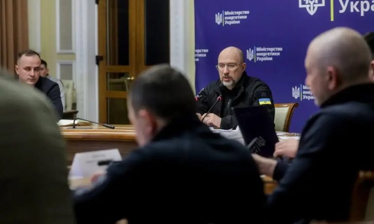 Після інтенсивного обстрілу в Києві відновили подачу води, тепло та електроенергію обіцяють повернути сьогодні