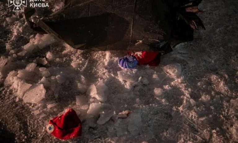 Нічний удар по Києву призвів до трьох загиблих і 18 поранених, серед них п’ятеро рятувальників