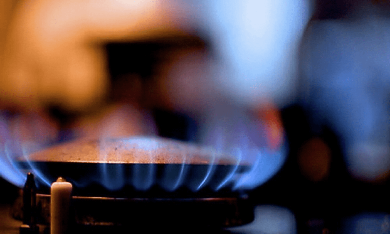На Київщині шестеро людей отруїлися чадним газом через газову плиту та генератор під час обігріву осель