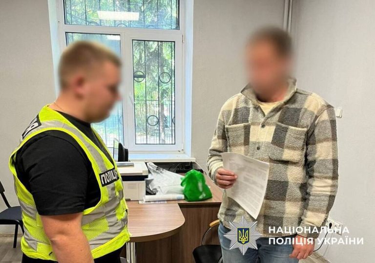 У Києві судитимуть посадовця держадміністрації, який вимагав у підприємця гроші за кришування торгівлі