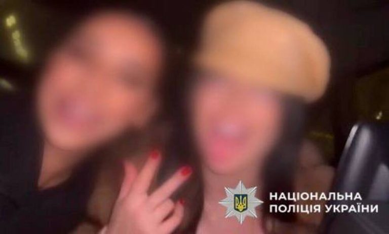 Караоке-мобіль з російськими хітами в Києві: трьох дівчат притягнули до відповідальності, СБУ відкрила провадження