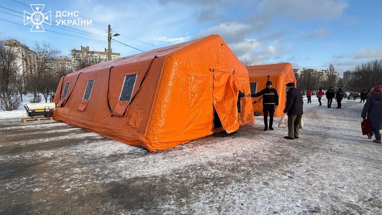 Де зігрітися в Києві: працюють 1300 пунктів незламності