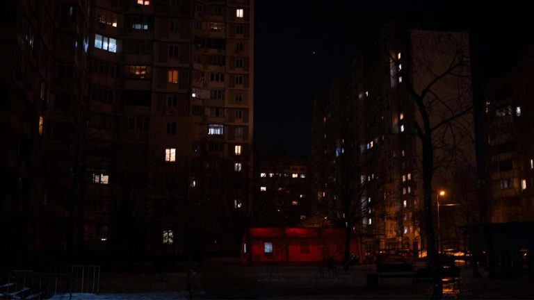 У Києві 12-годинні відключення світла: графіки на 11 січня