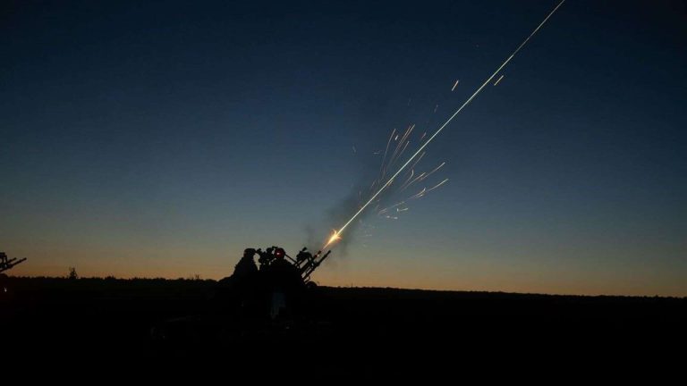 Нічний обстріл Києва: вибиті вікна й пожежі в Солом’янському районі