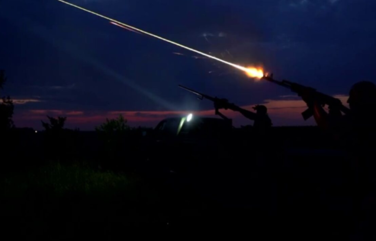 Напередодні Нового року лунають потужні вибухи — ворог атакує Київ і область