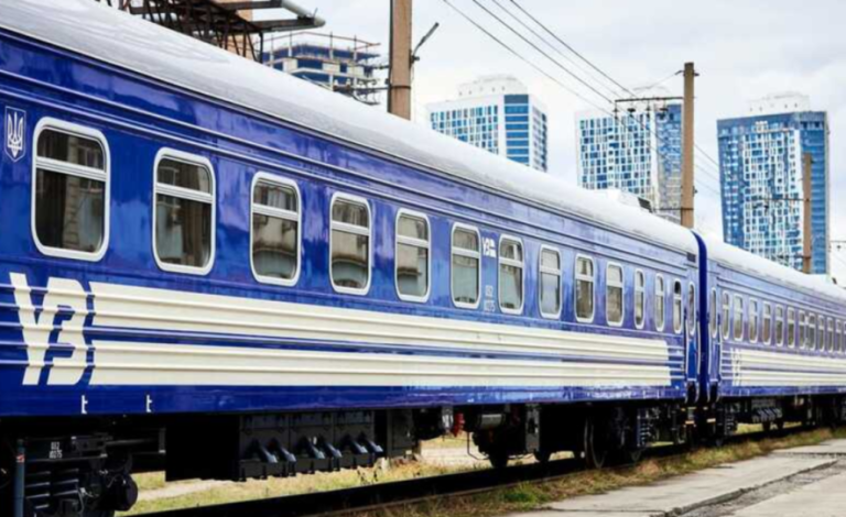 Внаслідок ворожого удару зупинили десятки поїздів — на Київщині вводять оновлені розклади руху