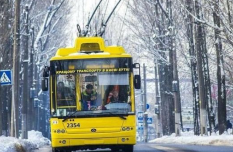 Після атаки РФ рух у центрі Києва серйозно ускладнено