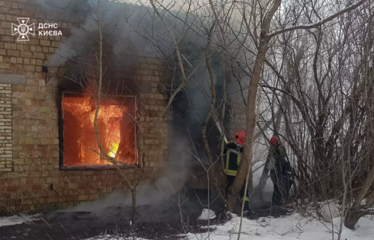Вогонь за вікном і брак води: у Києві оголосили надзвичайну ситуацію — ФОТО