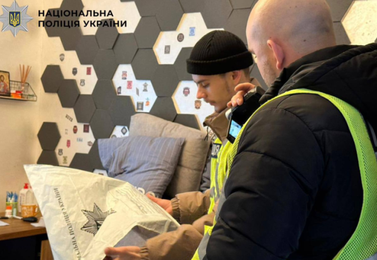У київській школі сталася кривава атака: крики, поранення і нові деталі замаху — ФОТО