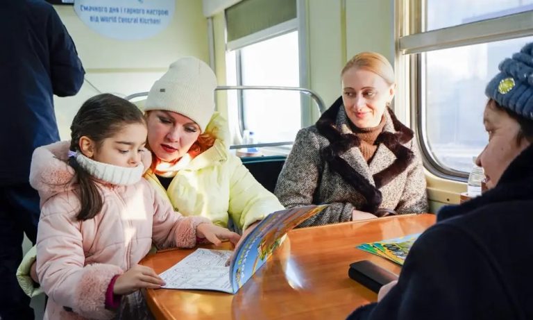 На знеструмленій Київщині запустили перші сім вагонів незламності — де вони працюють