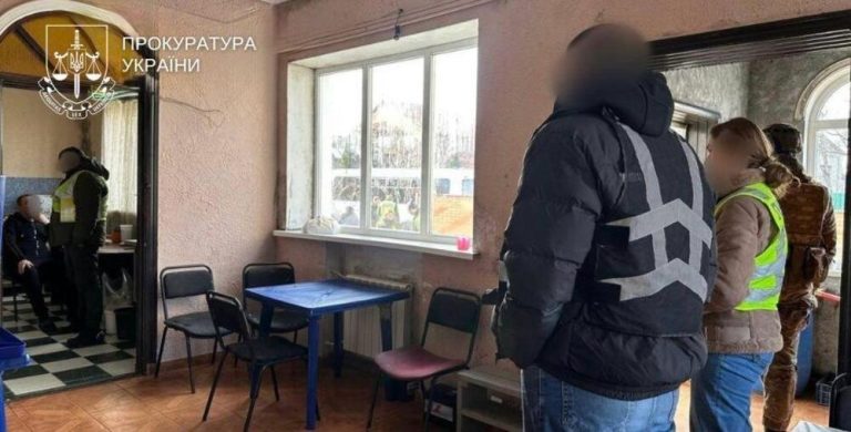 Під виглядом «реабілітації» змушували будувати: у Києві судитимуть організаторів трудового рабства для алкозалежних