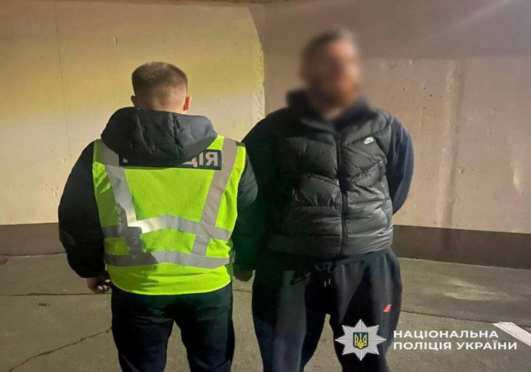 У Києві викрили фальшивого співробітника СБУ, який під виглядом перевірки зв’язків із РФ ошукав пенсіонерку на понад 1,4 млн грн