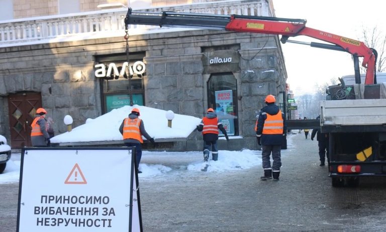 Центр Києва очищено: з Хрещатика й Майдану знесли 33 тимчасові споруди з простроченими дозволами