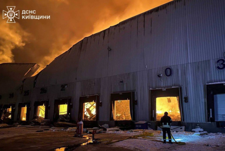 Склад Roshen охопило полум’я: на Київщині оприлюднили відео й фото руйнувань