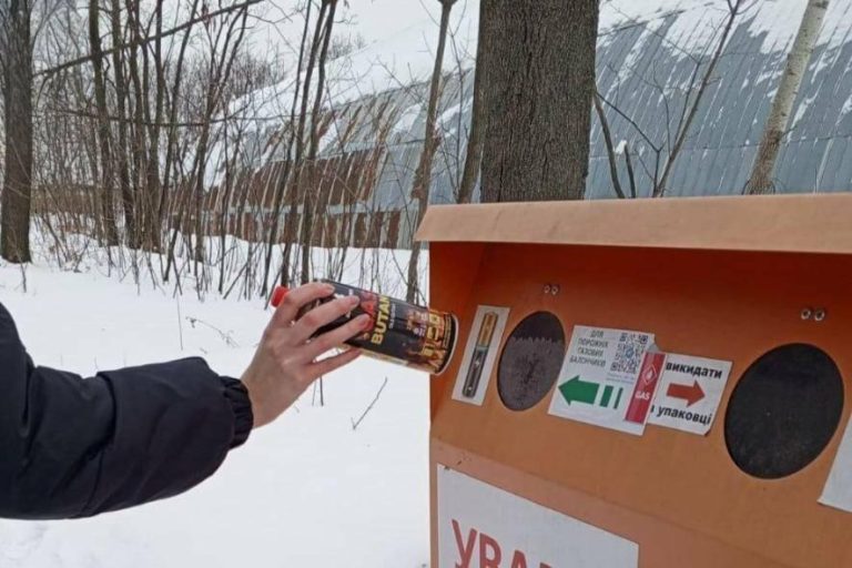 Київ перетворює відходи на зброю: тисячі газових балонів служать ЗСУ