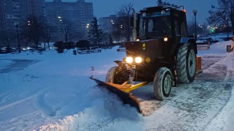 У Києві для прибирання снігу задіяні 258 одиниць техніки