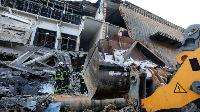 У Києві 1 142 будинки лишилися без тепла — коли відновлять опалення