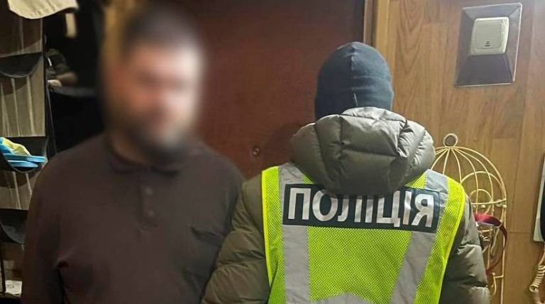 У Києві затримали чоловіка, що організував збут амфетаміну з власної квартири