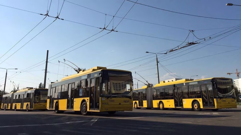 Тролейбуси та трамваї знову курсуватимуть на правому березі Києва