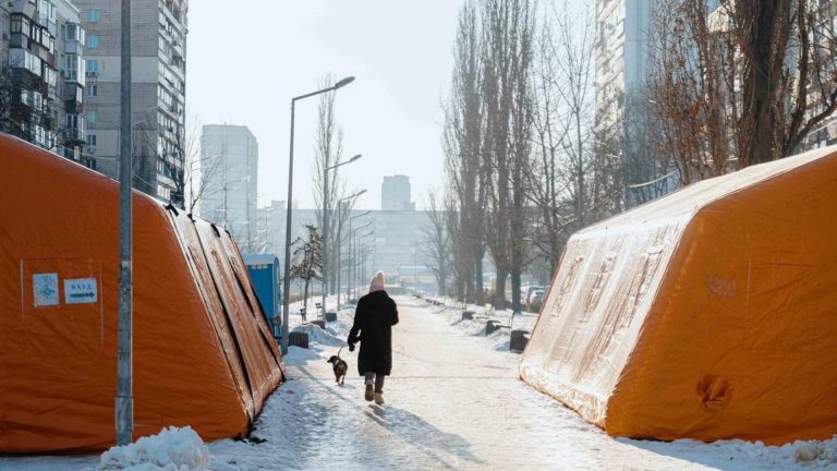 Після нічної атаки в Києві запустили 79 нових пунктів обігріву