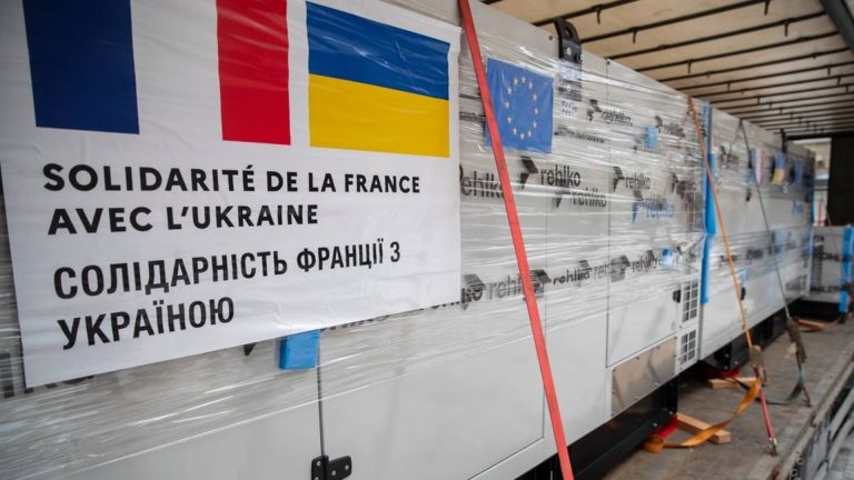 Від Франції до Києва надійшли 30 генераторів загальною потужністю 3,4 МВт