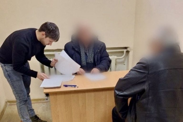 На Київщині викрили злочинну мережу, яка за $8 тисяч нелегально переправляла чоловіків за кордон