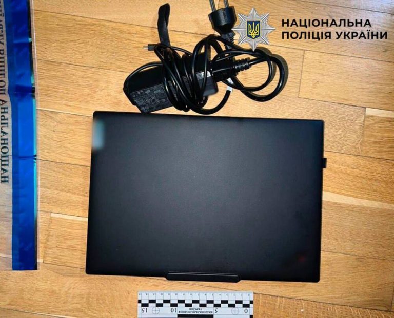 У Києві викрили чоловіка, що маніпулював довірою і підкуповував грошима неповнолітніх