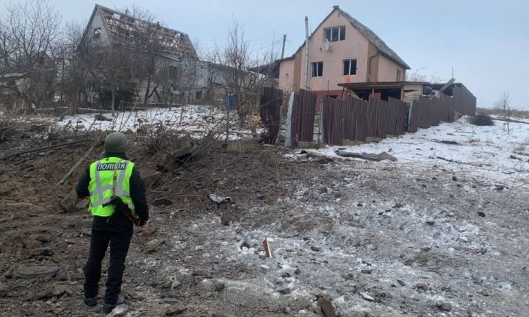 На Київщині внаслідок обстрілу пошкоджено щонайменше вісім будинків, постраждалих немає