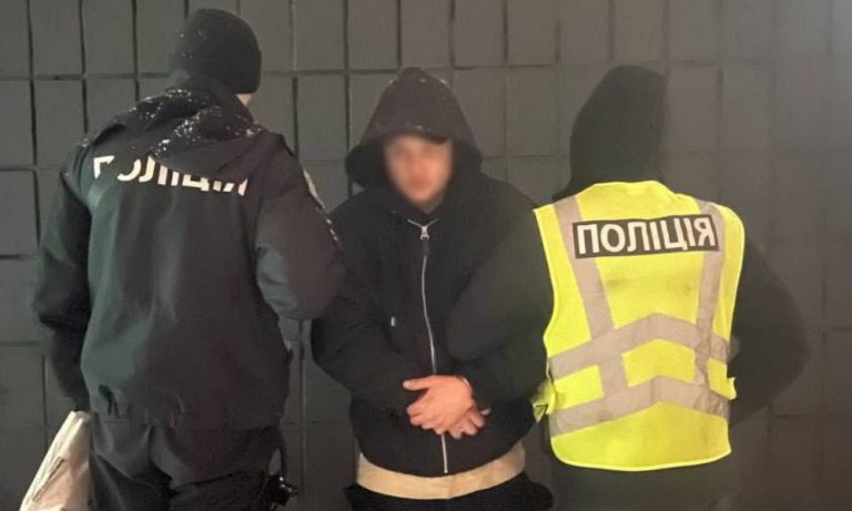 У Києві затримали підозрюваного у підпалах автомобілів за винагороду